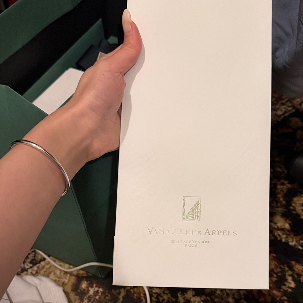 Van Cleef & Arpels Paris paper bag